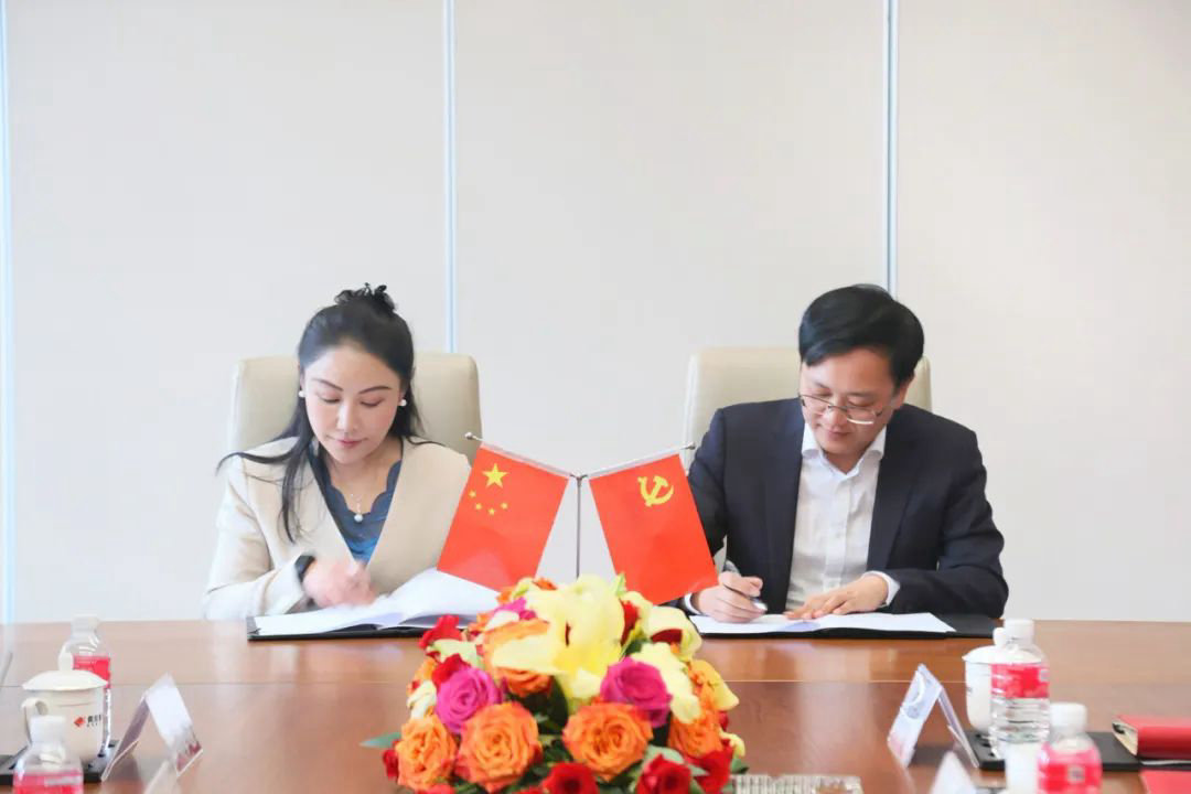 建智慧物流平台 谱商贸发展新篇丨俊发商业与浩宏集团签订战略合作协议